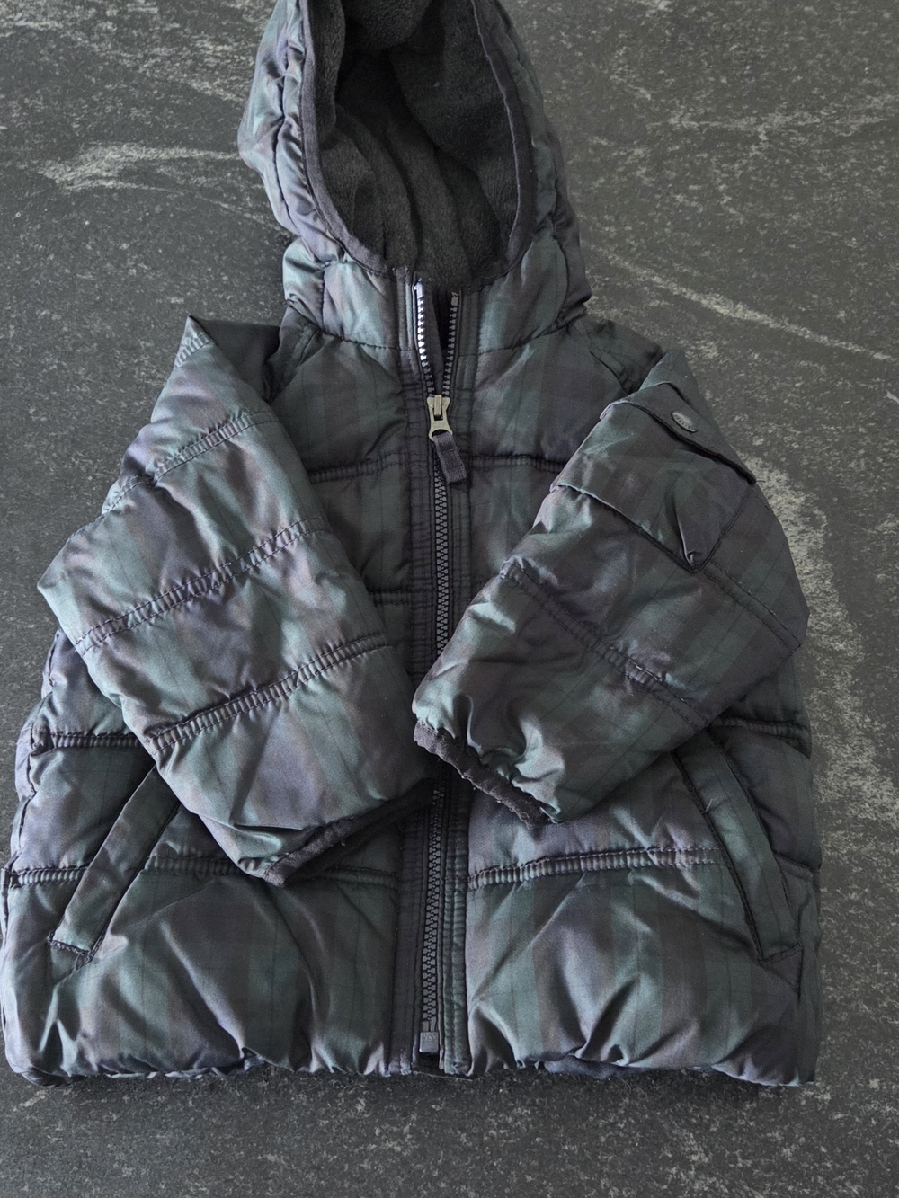 GAP Kids Hooded Puffer Jacket in Dark Green/Black Plaid